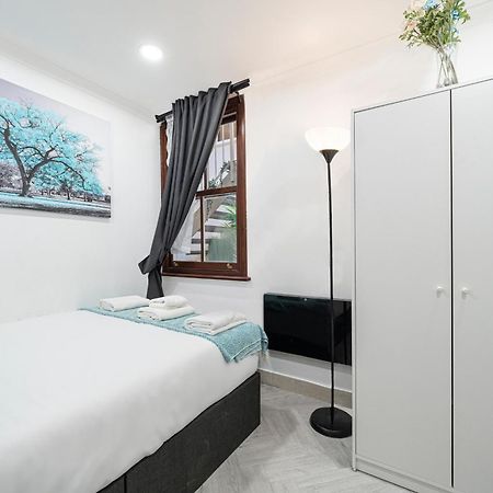 לונדון Comfy Small Basement Studio In Kensington Olympia מראה חיצוני תמונה