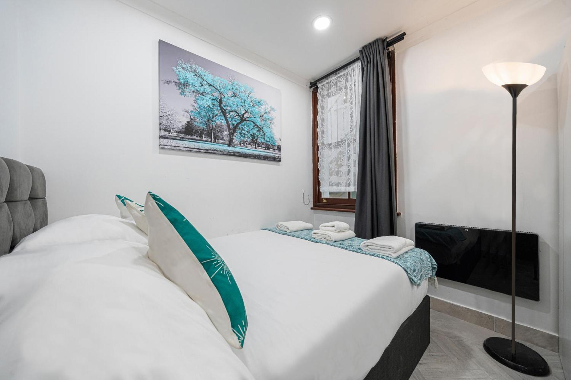 לונדון Comfy Small Basement Studio In Kensington Olympia מראה חיצוני תמונה