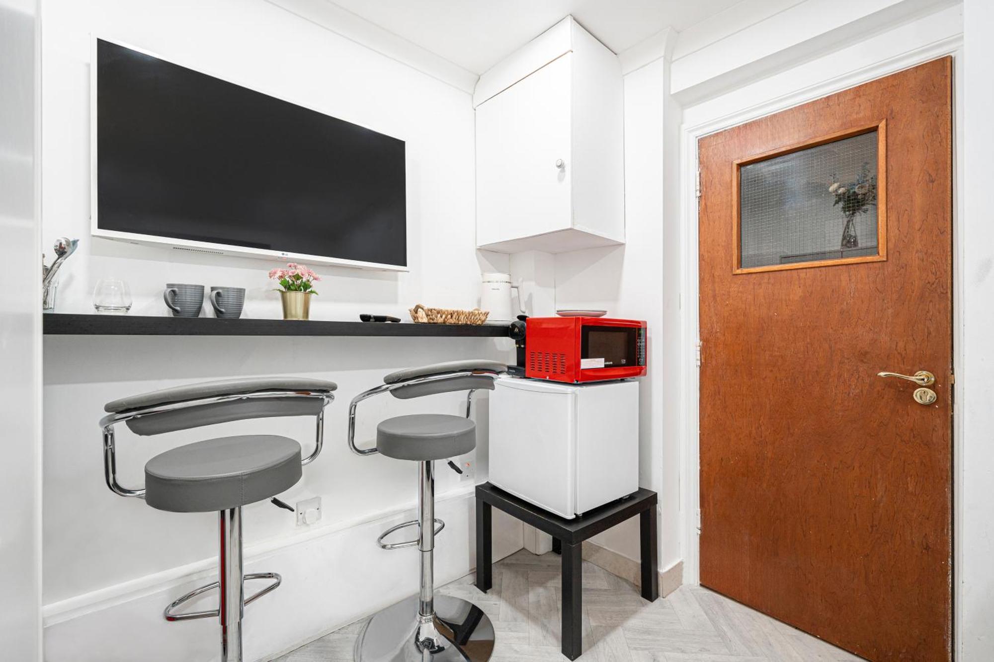 לונדון Comfy Small Basement Studio In Kensington Olympia מראה חיצוני תמונה