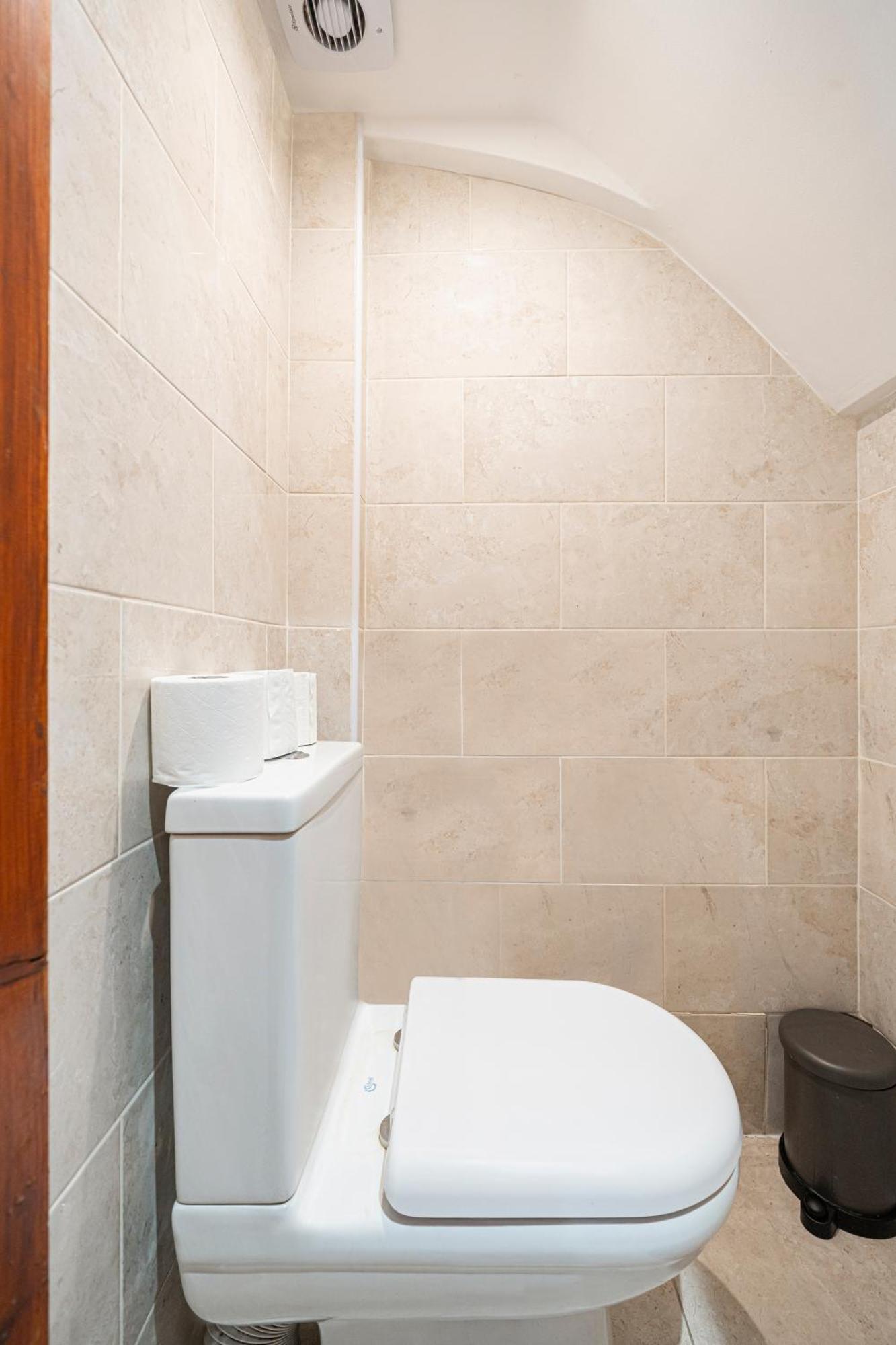 לונדון Comfy Small Basement Studio In Kensington Olympia מראה חיצוני תמונה