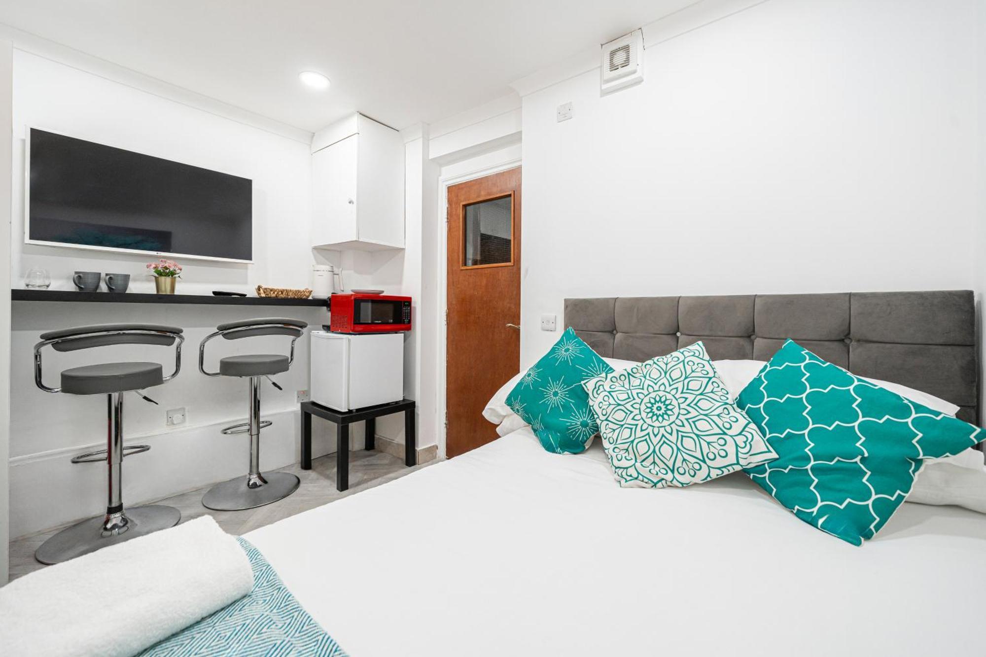 לונדון Comfy Small Basement Studio In Kensington Olympia מראה חיצוני תמונה