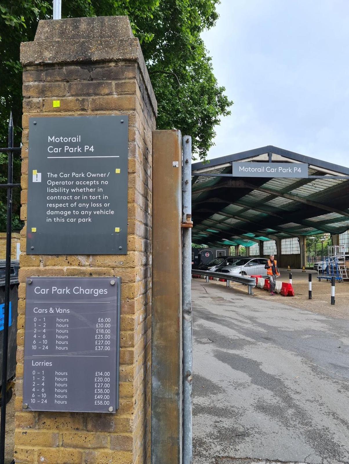 לונדון Comfy Small Basement Studio In Kensington Olympia מראה חיצוני תמונה